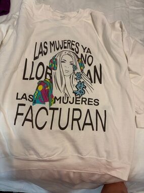Women’s White Graphic Sweatshirt - Las Mujeres Facturan